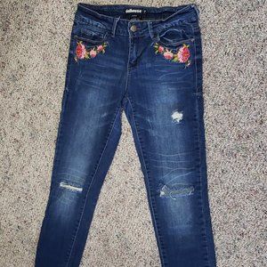Dollhouse Woman Jeans